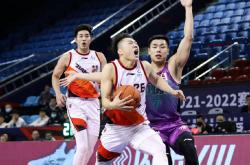 开云体育中国-76人险胜福建队，高诗岩统治全场的简单介绍