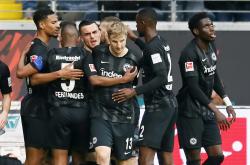 开云体育-包含法兰克福足球俱乐部在足球场上实力强劲的词条