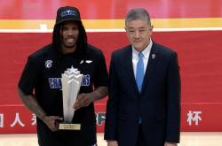 开云体育在线-关于球队球员收到年度MVP奖杯的信息