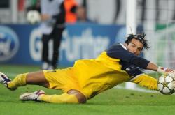 开云体育官方网站-拉文压制级火力全开，尼克斯铁蹄冲垮老鹰防线