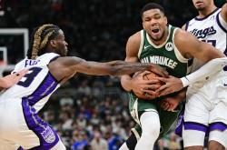 开云官网-雄鹿逆转雄鹿B队，字母哥关键制胜的简单介绍