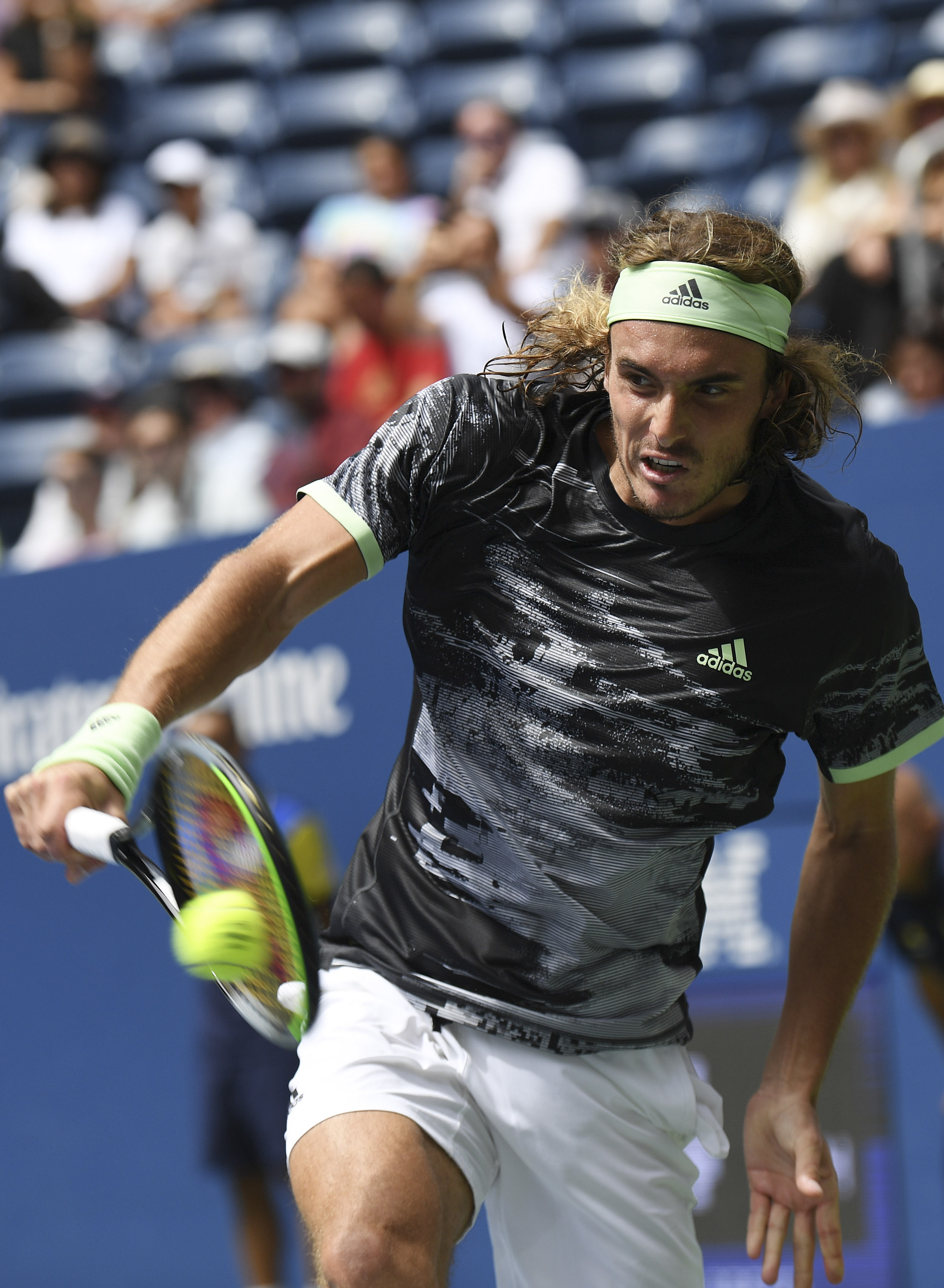 关于世界网球队碾压美国网球队，西西帕斯关键制胜的信息