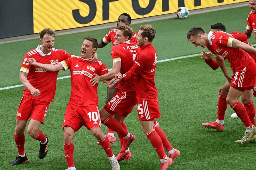 关于门兴格拉德巴赫球迷积极为球队加油助威的信息