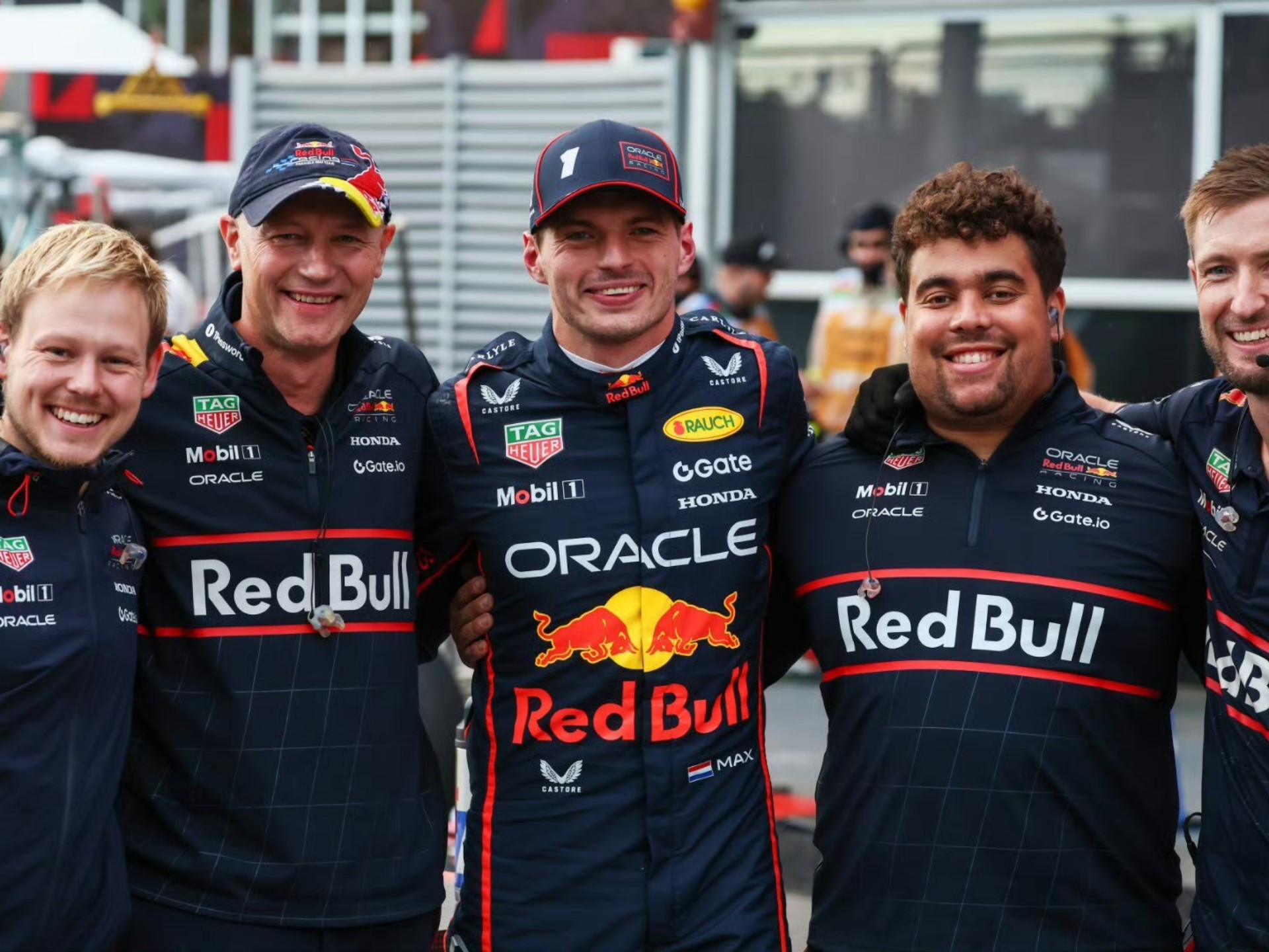 包含阿斯顿马丁逆转哈斯车队，维斯塔潘统治全场的词条