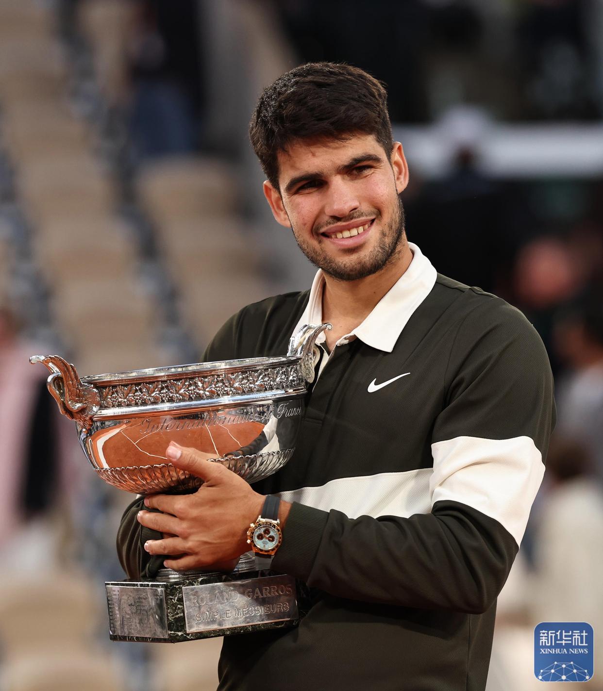 包含年终总决赛完胜拉沃尔杯，阿尔卡拉斯关键制胜的词条