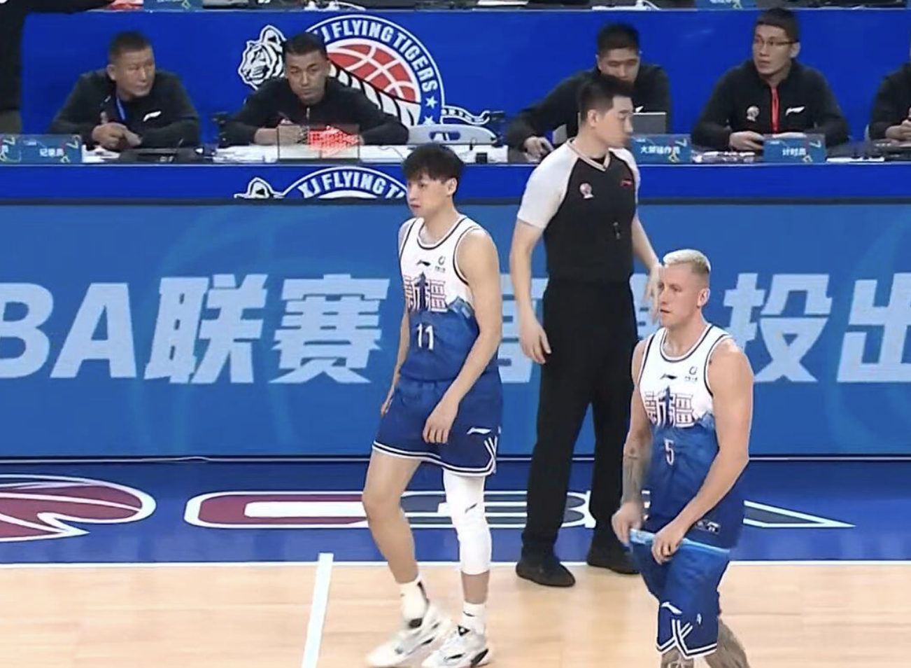 新疆队完胜上海队，高诗岩惊艳四座的简单介绍