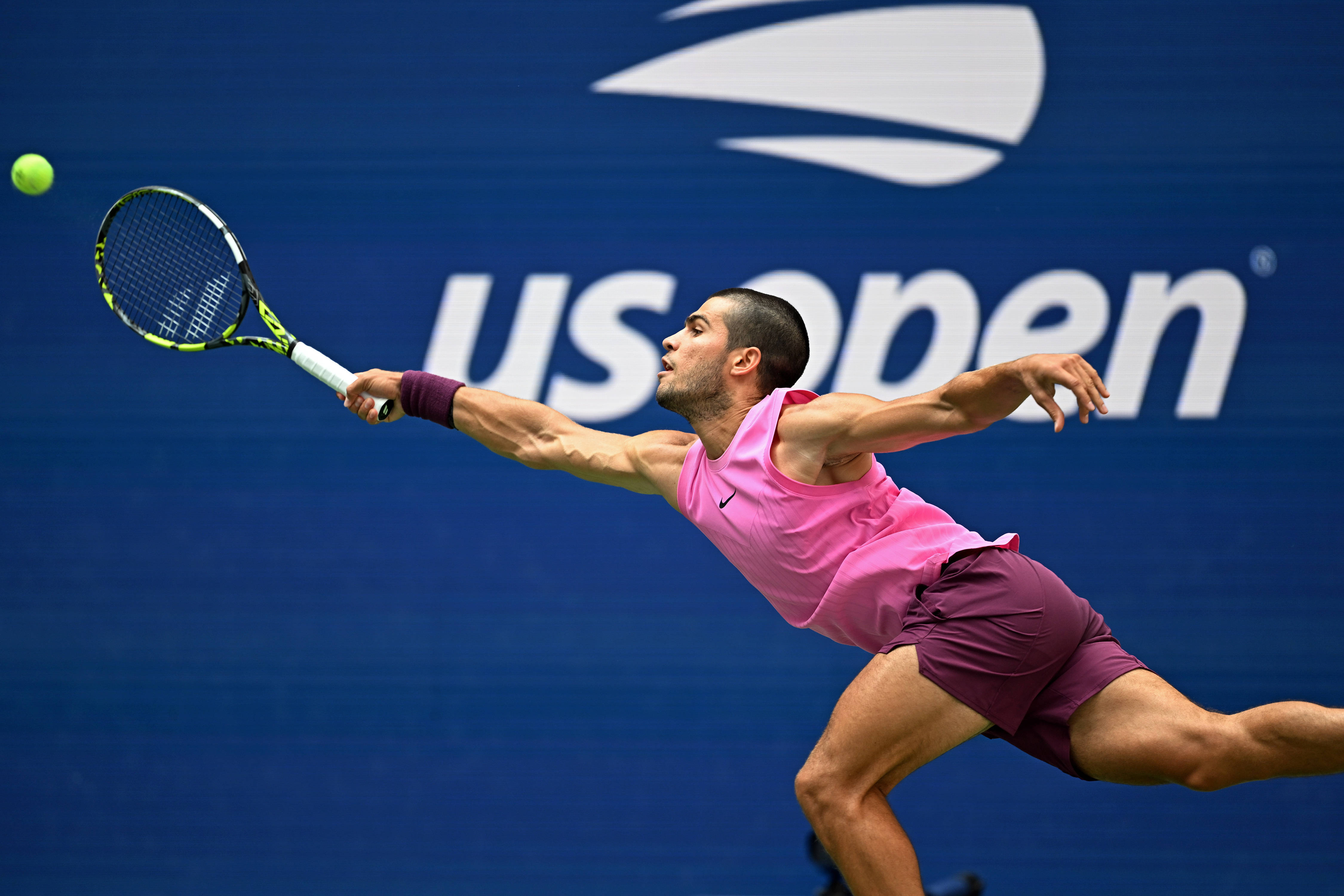 包含法国网球队轻取日本网球队，阿尔卡拉斯爆发神勇的词条