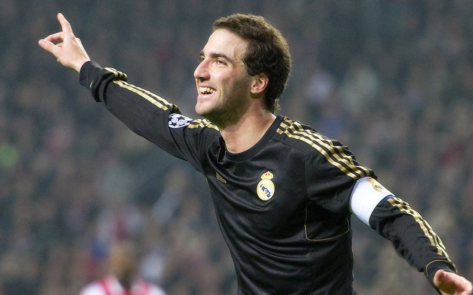 当红龙咆哮于沙漠,当传奇疾驰于赛道,体育世界里不可复制的瞬间